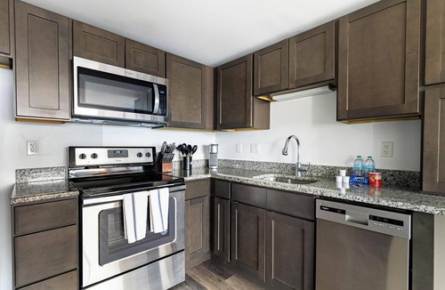 Downtown Hartford Apartment | Landing | Stunning 1BD, Gym, Pool
