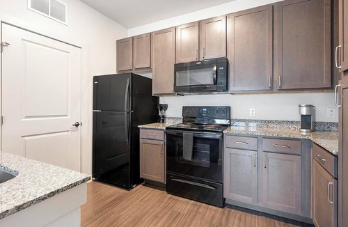 Lockhart Apartment | Landing | Stunning 1BD, Gym, Pool