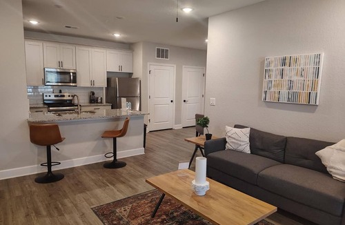 Newberry Apartment | Landing | Stunning 1BD, Gym, Pool