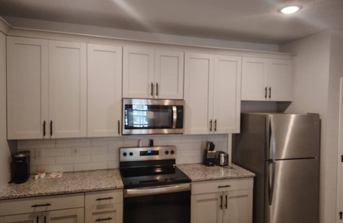 Newberry Apartment | Landing | Stunning 1BD, Gym, Pool