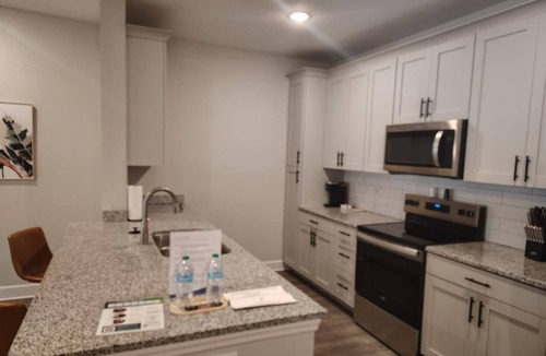 Newberry Apartment | Landing | Stunning 1BD, Gym, Pool