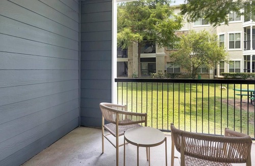 Richmond Apartment | Landing | Stunning 1BD, Gym, Pool