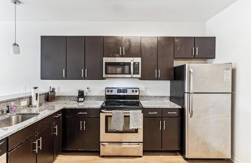 Eden Apartment | Landing | Stunning 1BD, Gym, Pool