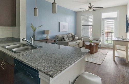 Northeast Houston Apartment | Landing | Stunning 1BD, Game Room, Gym