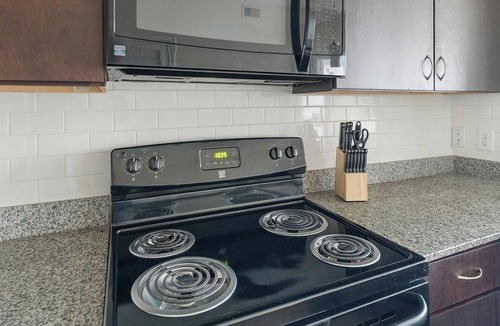 Northeast Houston Apartment | Landing | Stunning 1BD, Game Room, Gym