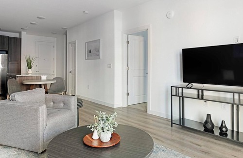 Garland Apartment | Landing | Stunning 1BD, Gym, Pool