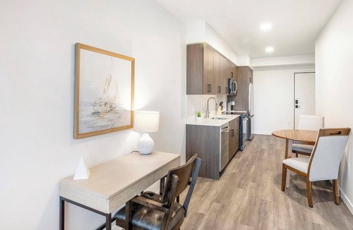 Crown Hill Apartment | Landing | Stunning 1BD, Gym