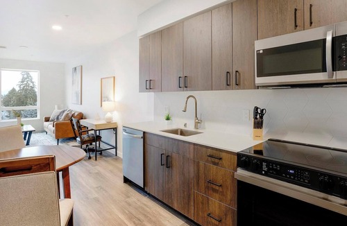 Crown Hill Apartment | Landing | Stunning 1BD, Gym