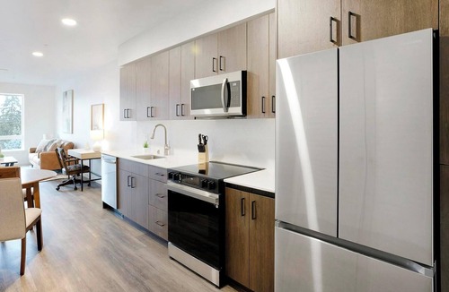 Crown Hill Apartment | Landing | Stunning 1BD, Gym