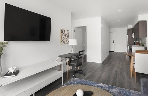 Crown Hill Apartment | Landing | Stunning 1BD, Gym