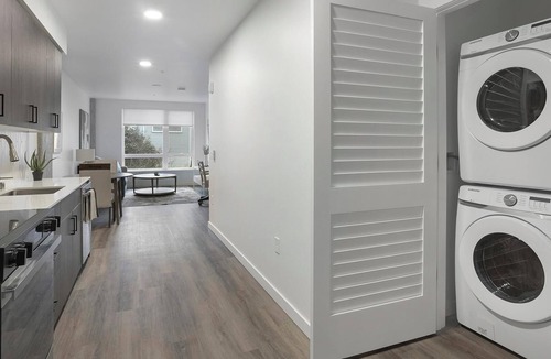 Crown Hill Apartment | Landing | Stunning 1BD, Gym