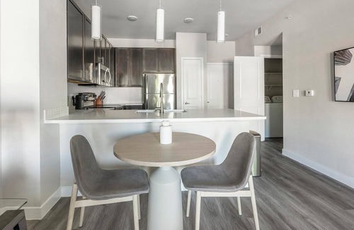 Katy Apartment | Landing | Stunning 1BD, Gym, Courtyard