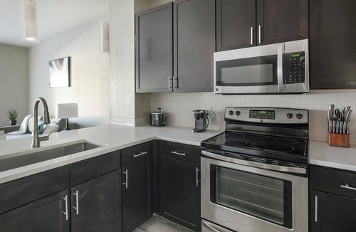 Katy Apartment | Landing | Stunning 1BD, Gym, Courtyard