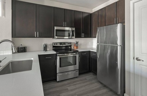 Katy Apartment | Landing | Stunning 1BD, Gym, Courtyard