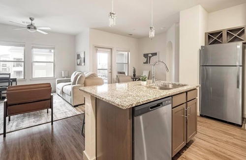 Buda Apartment | Landing | Stunning 1BD, Gym, Game Room