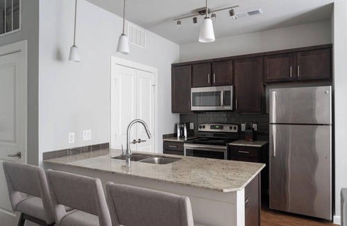 Buda Apartment | Landing | Stunning 1BD, Gym, Pool