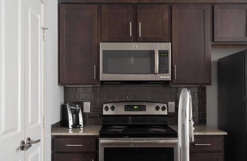 Buda Apartment | Landing | Stunning 1BD, Gym, Pool