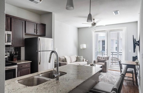 Buda Apartment | Landing | Stunning 1BD, Gym, Pool