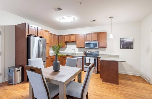 Albany Apartment | Landing | Stunning 1BD, Gym
