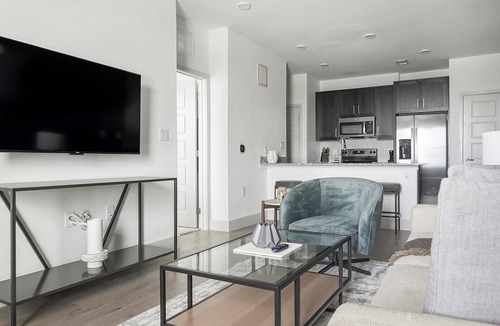 Austin Apartment | Landing | Stunning 1BD, Gym, Pool