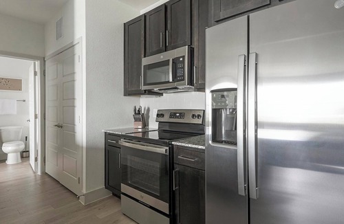 Austin Apartment | Landing | Stunning 1BD, Gym, Pool