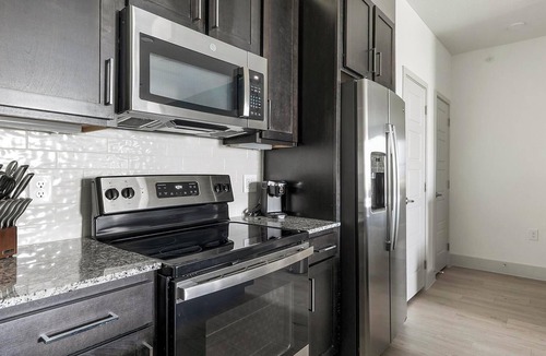 Austin Apartment | Landing | Stunning 1BD, Gym, Pool