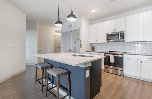 Lower Basin Lake Travis Apartment | Landing | Stunning 1BD, Gym, Clubhouse