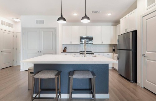 Lower Basin Lake Travis Apartment | Landing | Stunning 1BD, Gym, Clubhouse