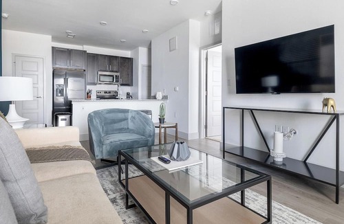 Austin Apartment | Landing | Stunning 1BD, Gym, Pool