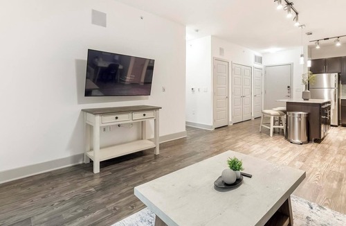 West Dallas Apartment | Landing | Stunning 1BD, Gym