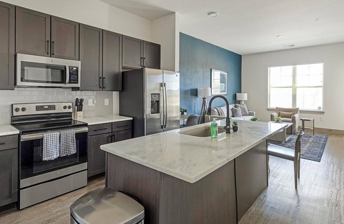 Denton Apartment | Landing | Stunning 1BD, Gym, Clubhouse