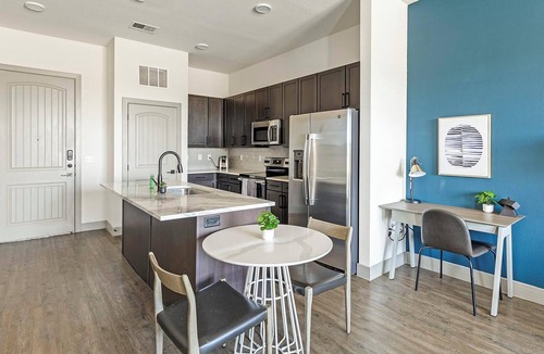 Denton Apartment | Landing | Stunning 1BD, Gym, Clubhouse