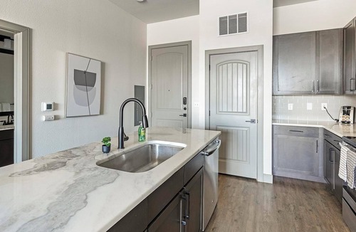 Denton Apartment | Landing | Stunning 1BD, Gym, Clubhouse