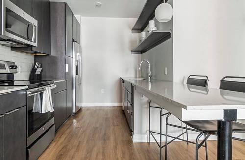 Downtown Apartment | Landing | Stunning 1BD, Gym, Pool