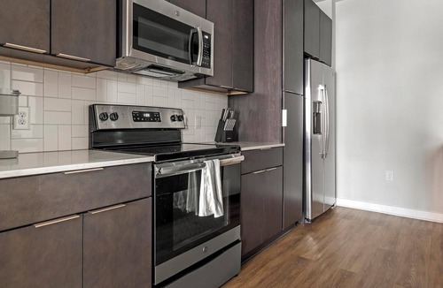 Downtown Apartment | Landing | Stunning 1BD, Gym, Pool