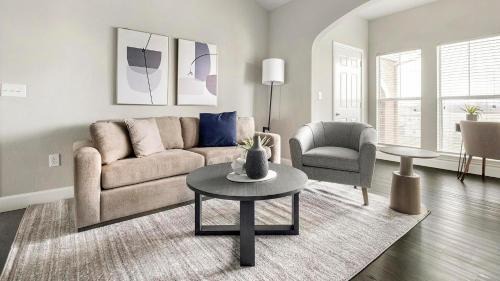 Richmond Apartment | Landing Stunning 1BD Gym Pool