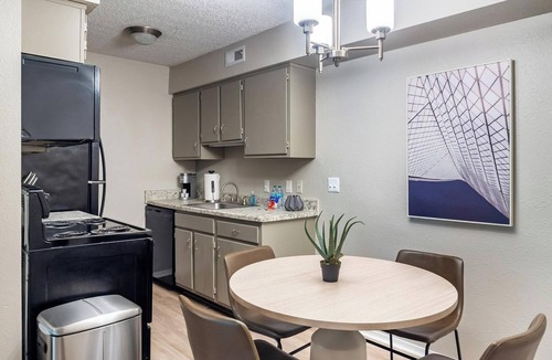 South Tulsa Apartment | Landing | Stunning 1BD, Gym, Clubhouse