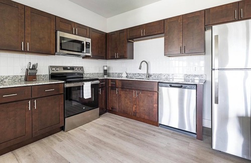 Lockhart Apartment | Landing | Stunning 1BD, Pool, Gym