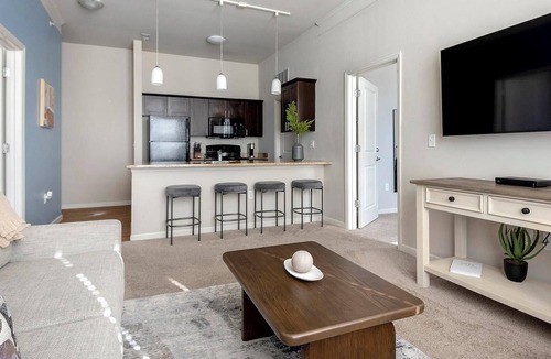 Central West End Apartment | Landing | Stunning 1BD, Pool, Gym