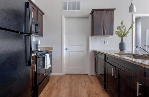 Central West End Apartment | Landing | Stunning 1BD, Pool, Gym