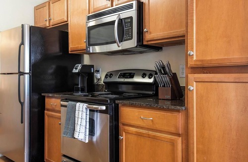 Sweetbriar Apartment | Landing | Stunning 1BD, Pool, Clubhouse