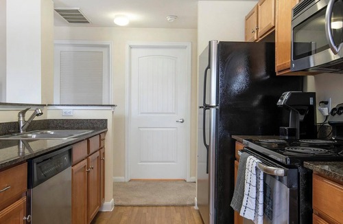 Sweetbriar Apartment | Landing | Stunning 1BD, Pool, Clubhouse