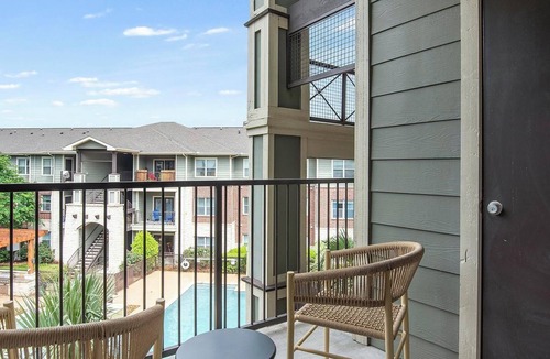 Sweetbriar Apartment | Landing | Stunning 1BD, Pool, Clubhouse