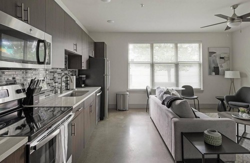 Vickery Meadow Apartment | Landing | Stunning 1BD, Pool, Gym