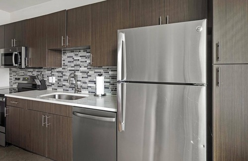 Vickery Meadow Apartment | Landing | Stunning 1BD, Pool, Gym