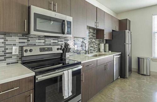 Vickery Meadow Apartment | Landing | Stunning 1BD, Pool, Gym
