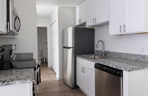 DeSoto Apartment | Landing | Stunning 1BD, Pool, Tennis Court