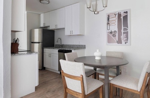 DeSoto Apartment | Landing | Stunning 1BD, Pool, Tennis Court