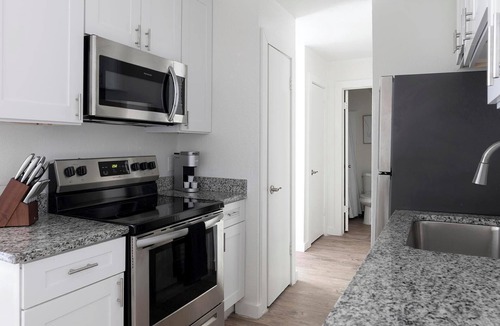 DeSoto Apartment | Landing | Stunning 1BD, Pool, Tennis Court