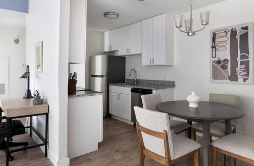 DeSoto Apartment | Landing | Stunning 1BD, Pool, Tennis Court